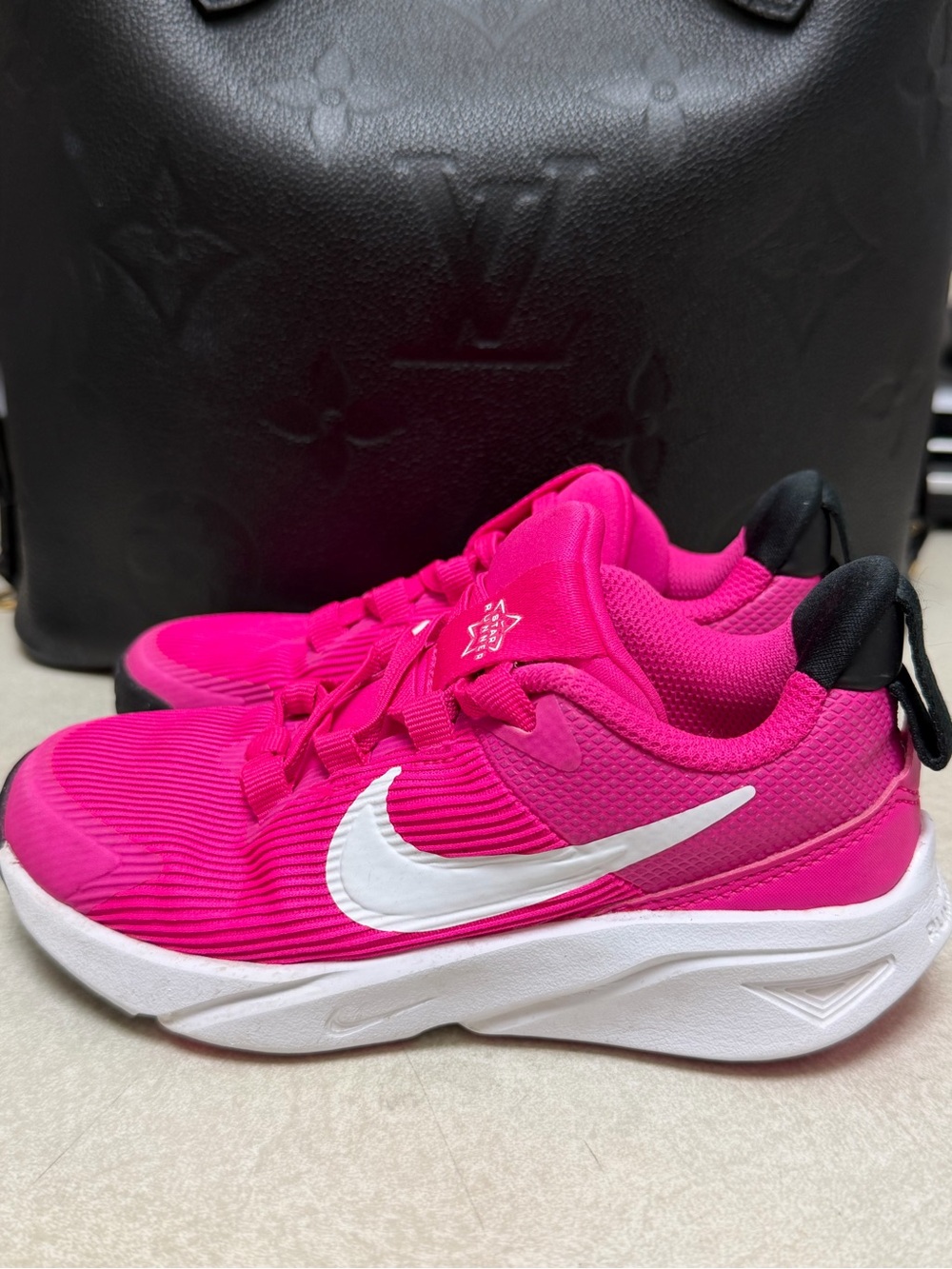 Girls Nike Star Runner 4 sneakers in fierce pink
